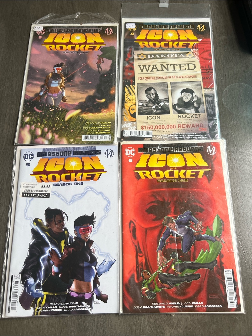 DC Icon and Rocket Comic Book Bundle - Multicolor